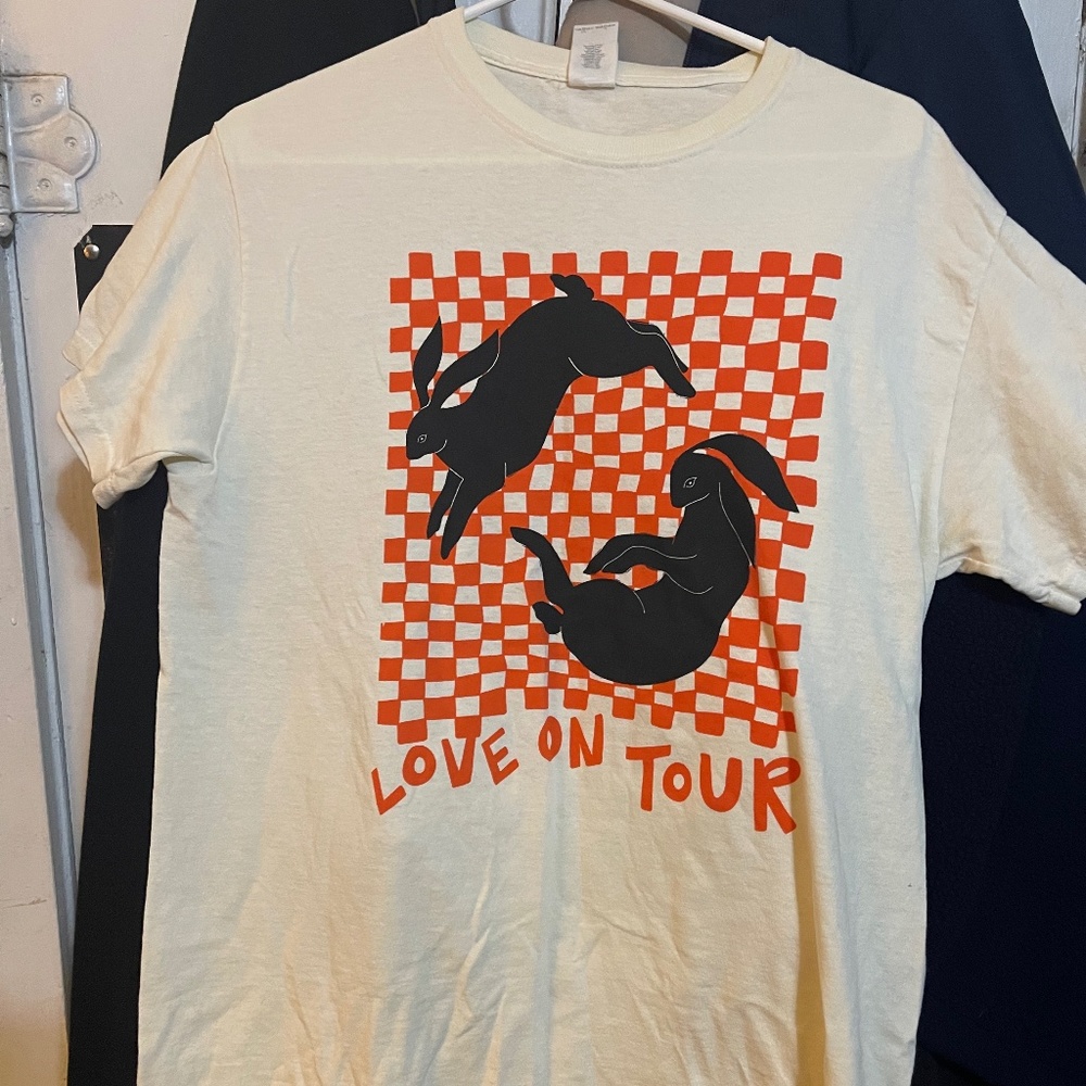 COPY - Love on tour ‘21 concert tee